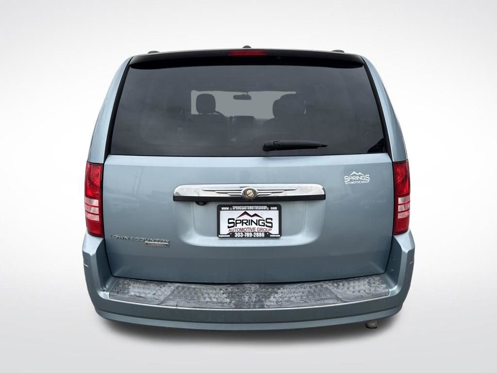 Used 2008 Chrysler Town & Country Touring image 4
