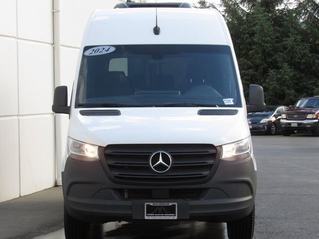 Used 2024 Mercedes-Benz Sprinter 2500 image 3