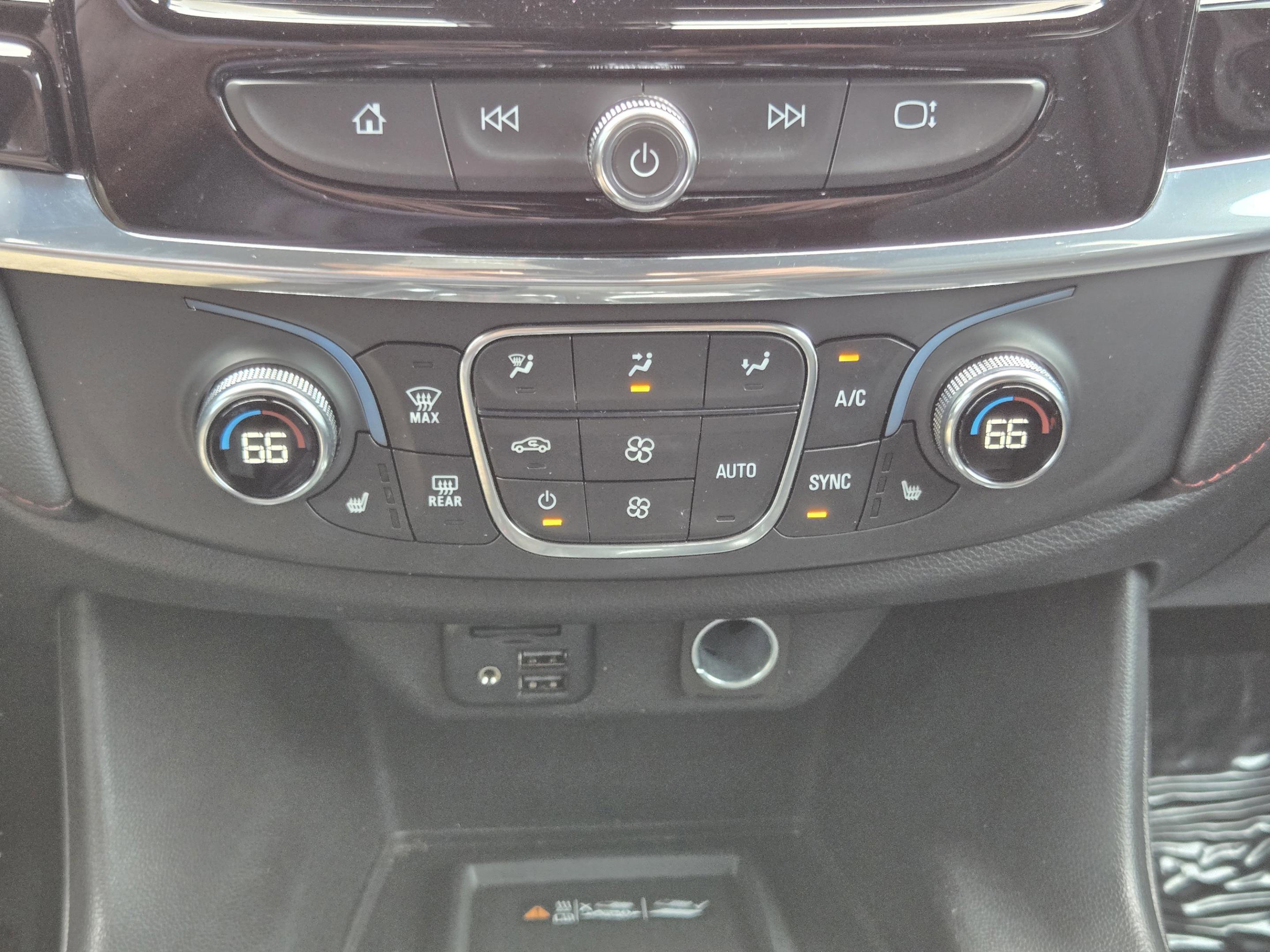 Used 2022 Chevrolet Traverse RS FWD image 19