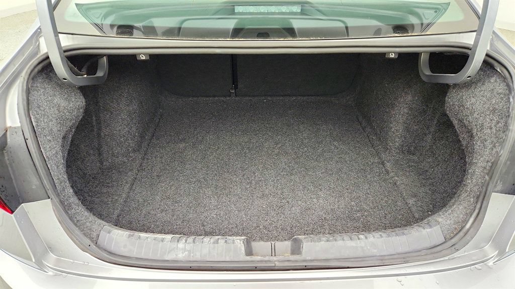 Used 2024 Volkswagen Jetta SE FWD image 18