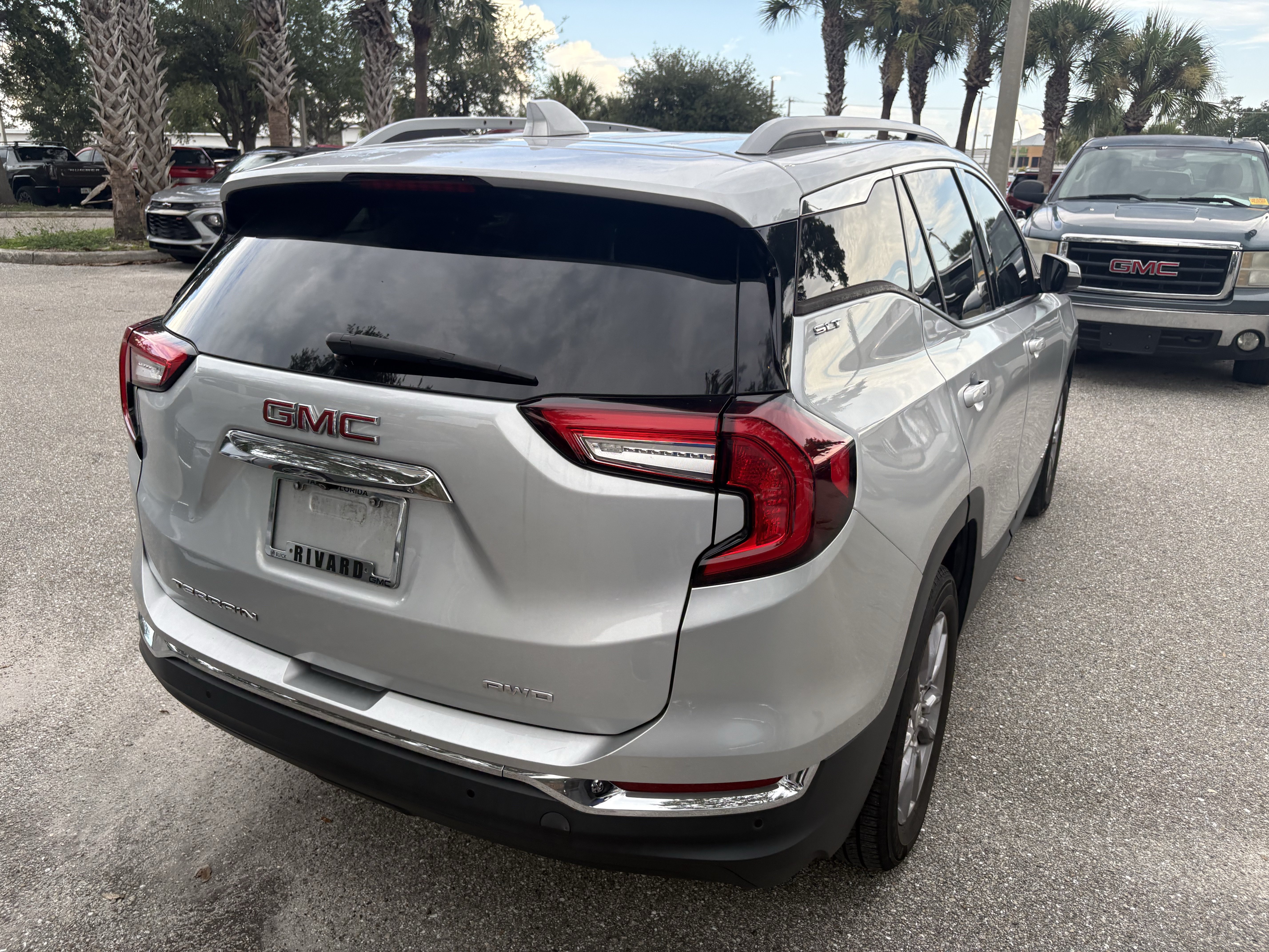 Used 2022 GMC Terrain SLT AWD/4WD image 7
