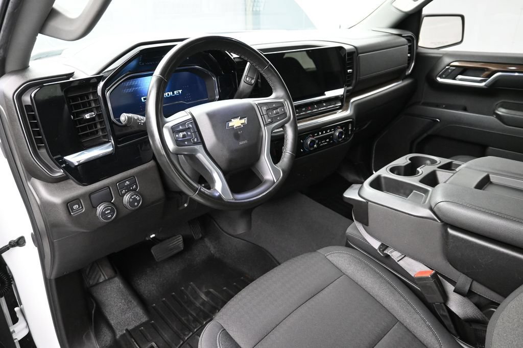 Used 2024 Chevrolet Silverado 1500 LT RWD image 4