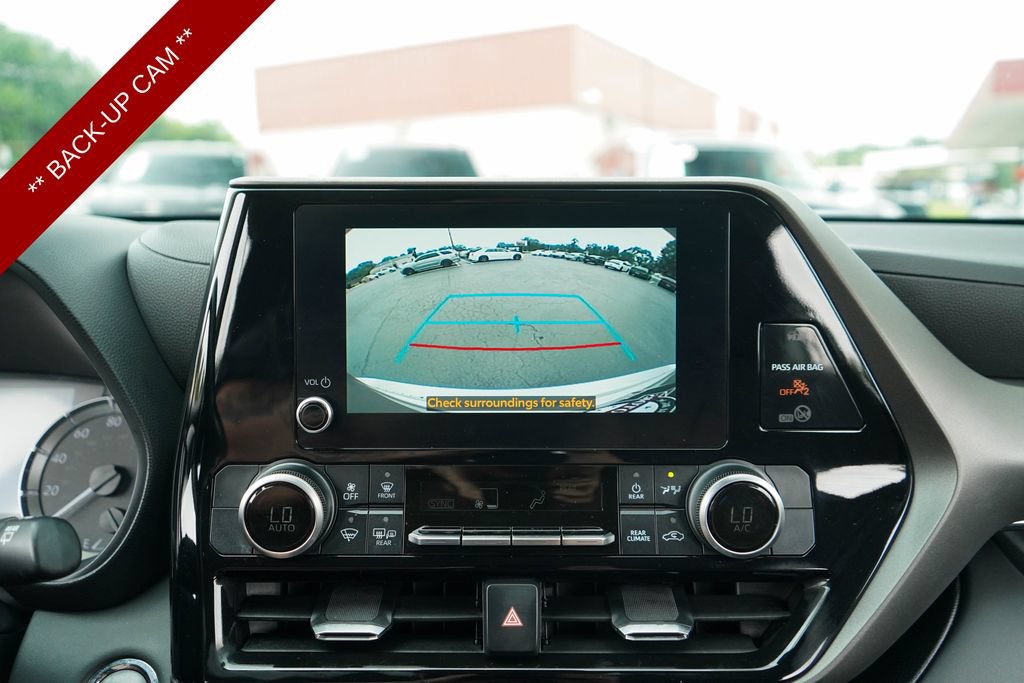 Used 2023 Toyota Highlander LE AWD/4WD image 10
