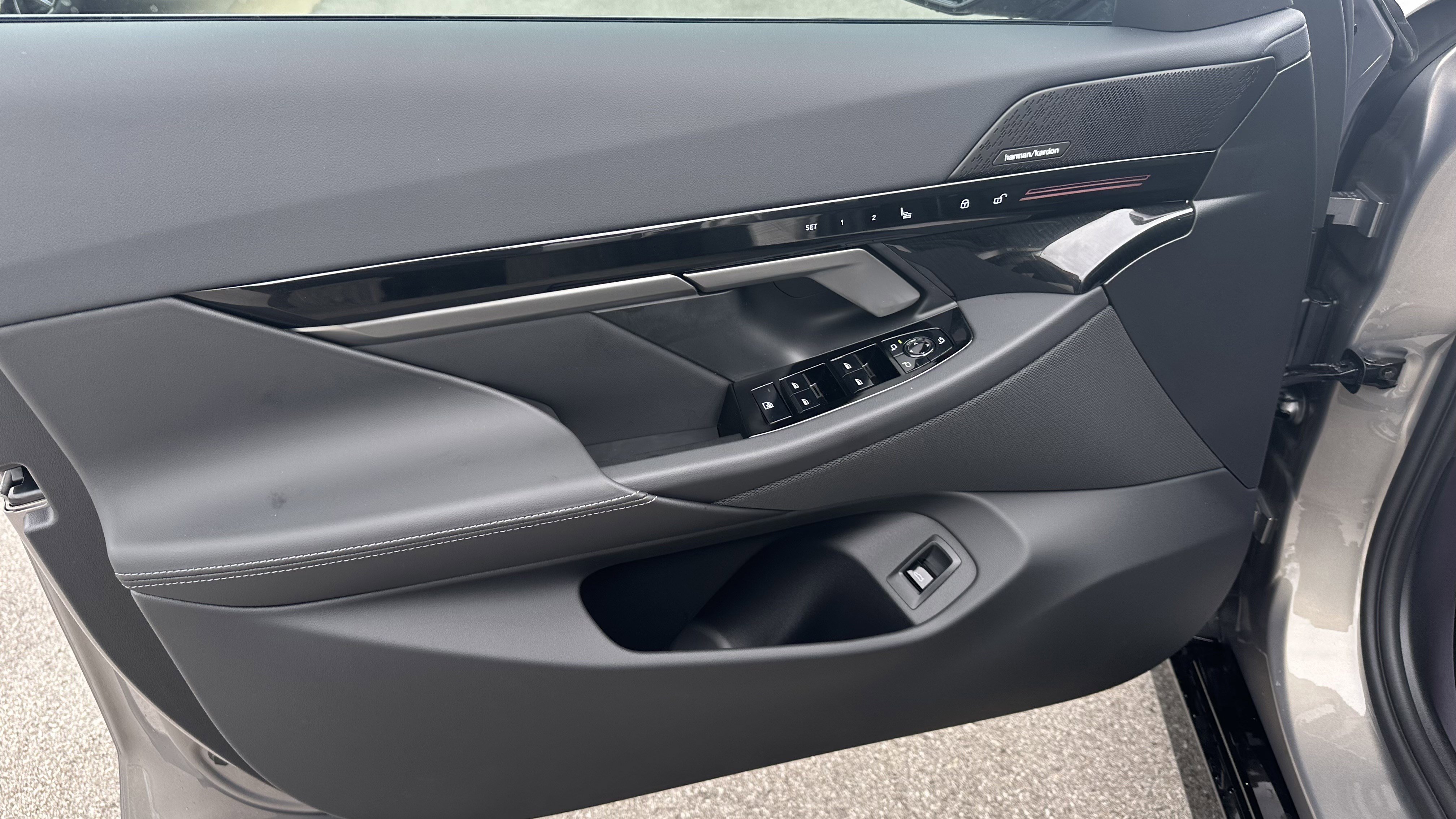 Used 2026 BMW 530i xDrive w/ M Sport Package image 13