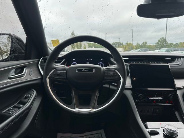 Used 2025 Jeep Grand Cherokee Limited image 21
