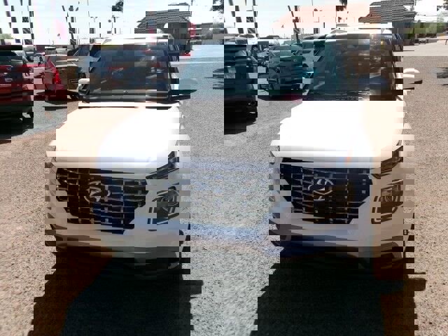 Used 2024 Hyundai Venue SEL image 3