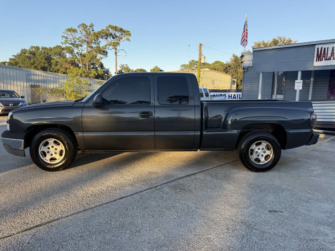 Used 2004 Chevrolet Silverado 1500 LS w/ Light Duty Power Package image 4