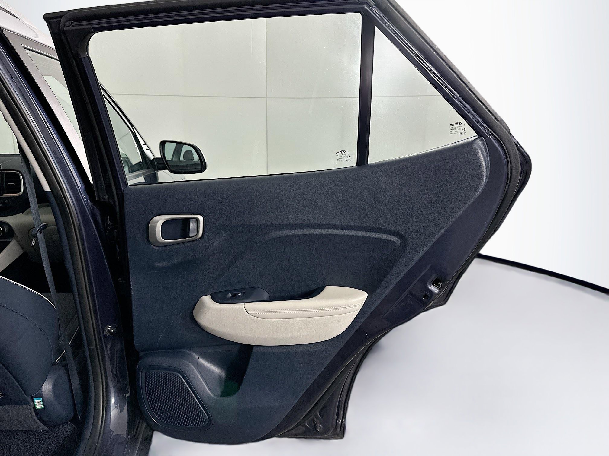 Used 2023 Hyundai Venue Limited w/ Cargo Package image 29