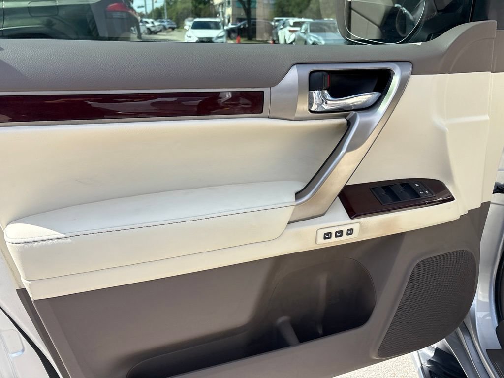 Used 2015 Lexus GX 460 Luxury AWD/4WD image 11