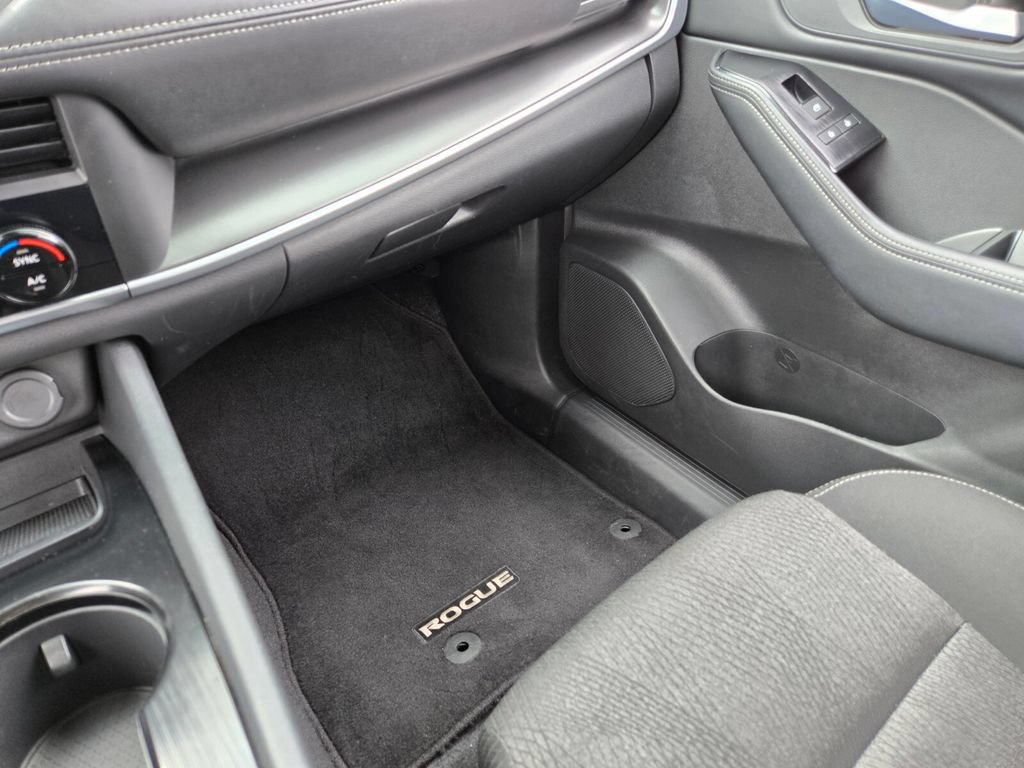 Used 2025 Nissan Rogue SV AWD/4WD image 26