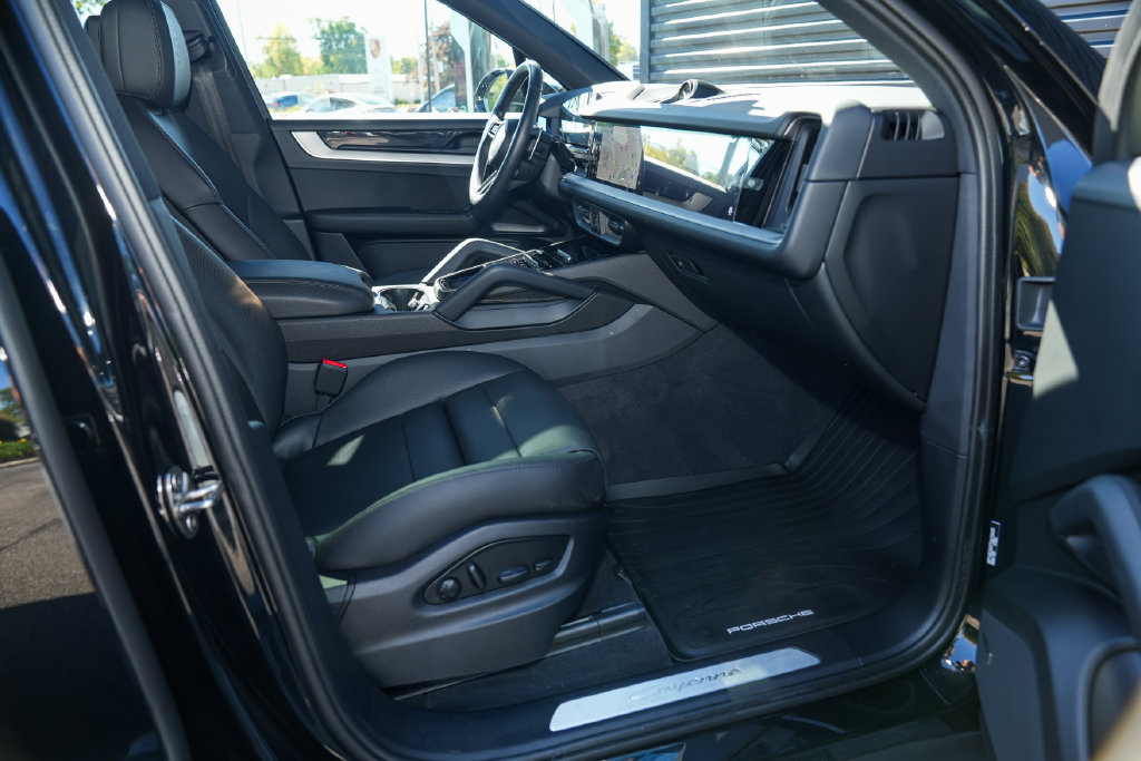 Certified 2026 Porsche Cayenne E-Hybrid AWD/4WD image 36