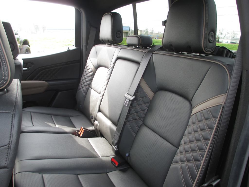 Used 2023 GMC Canyon Denali image 21