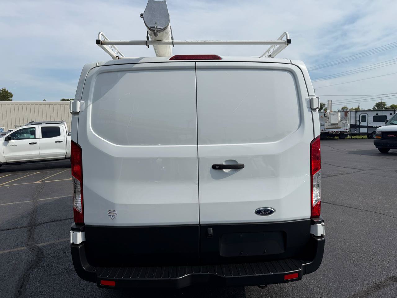 Used 2019 Ford Transit 250 130 Low Roof RWD image 4