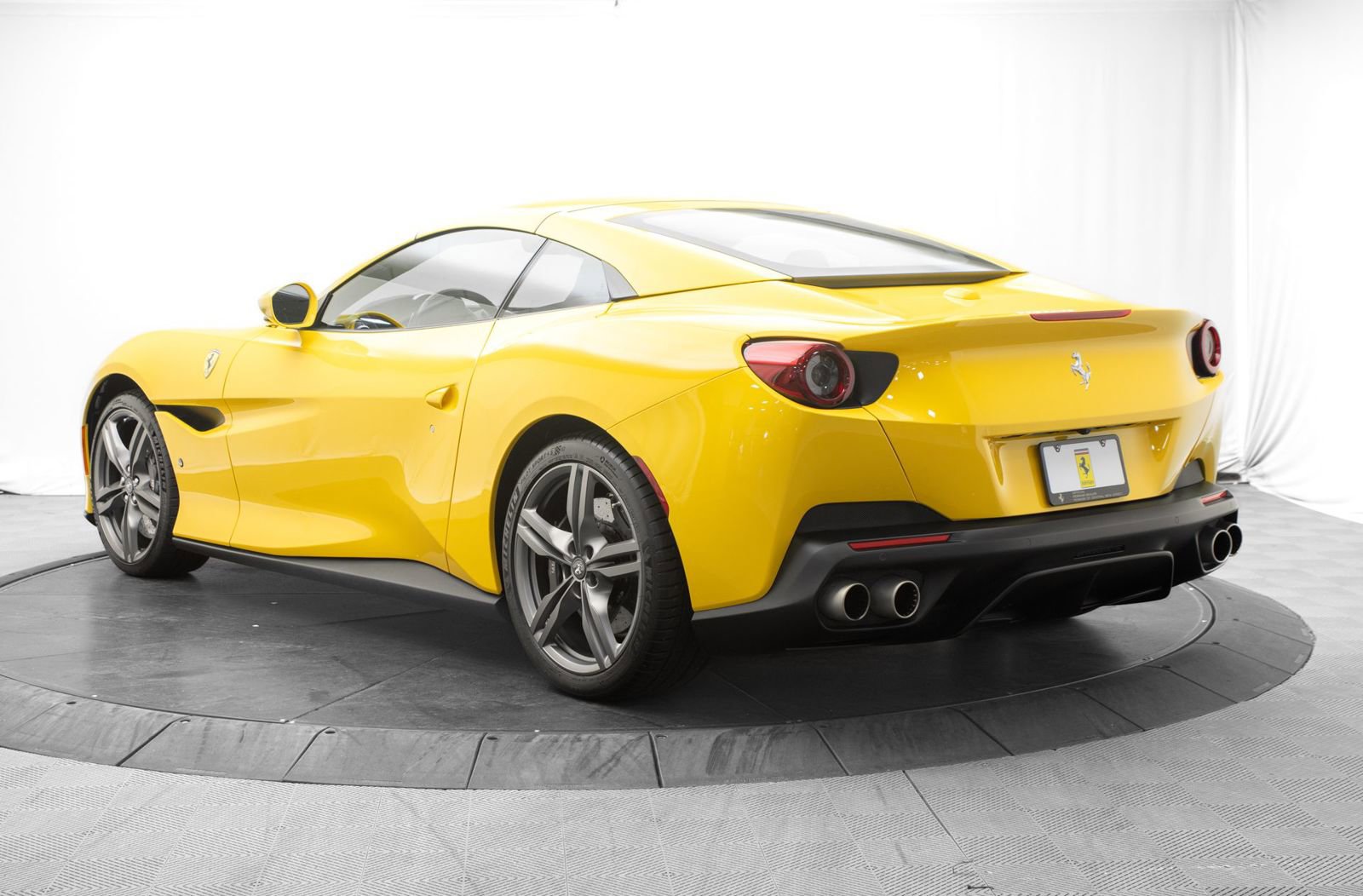 Used 2019 Ferrari Portofino RWD image 13