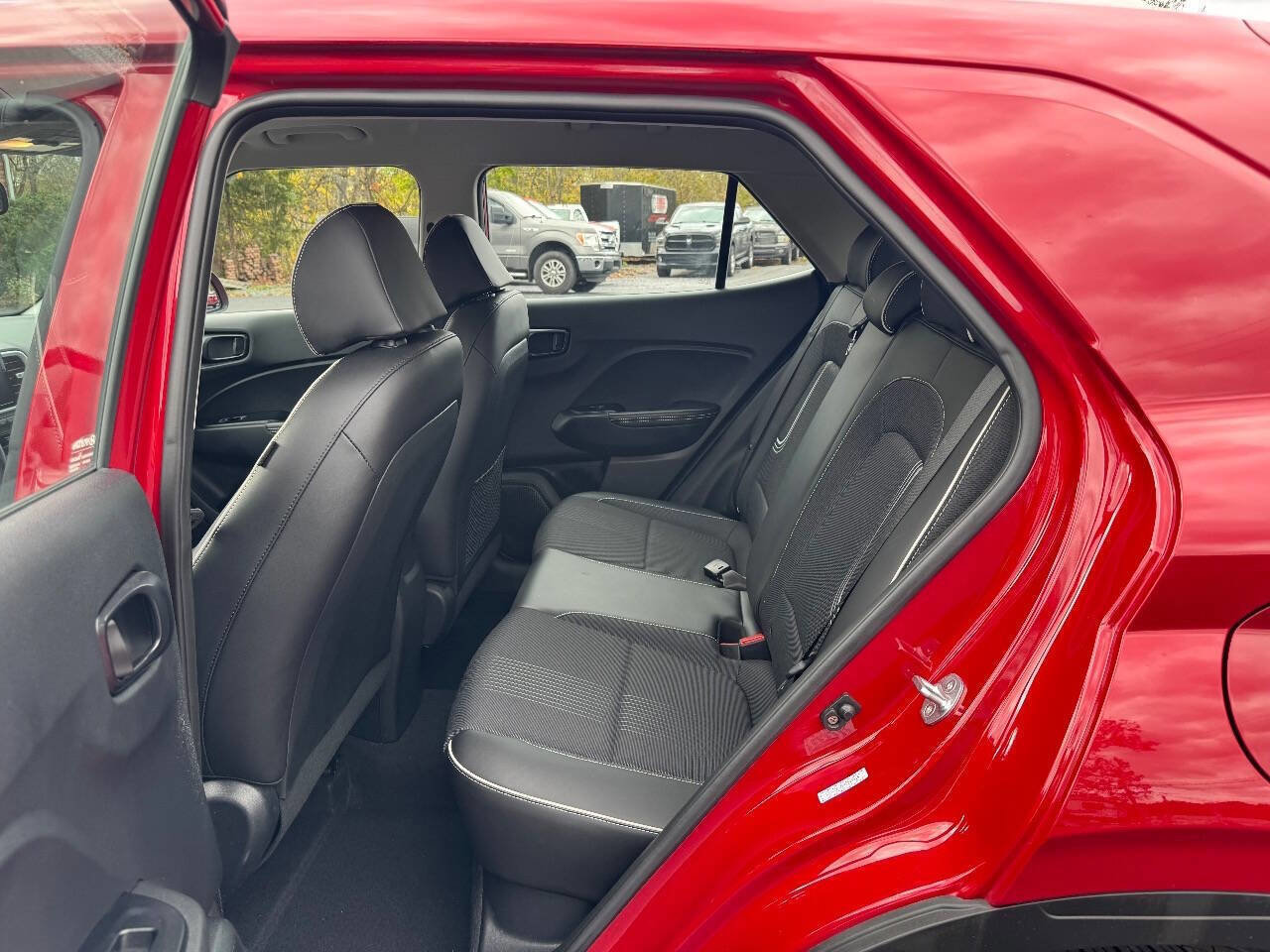 Used 2023 Hyundai Venue Limited image 16