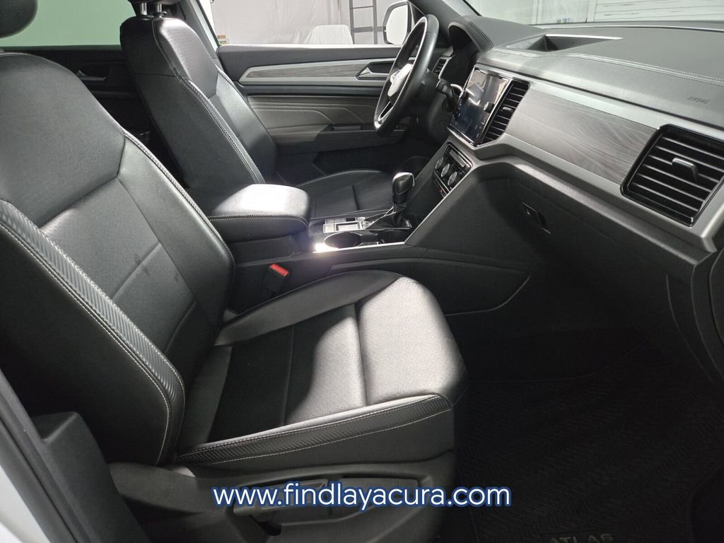 Used 2022 Volkswagen Atlas Cross Sport SE FWD image 17