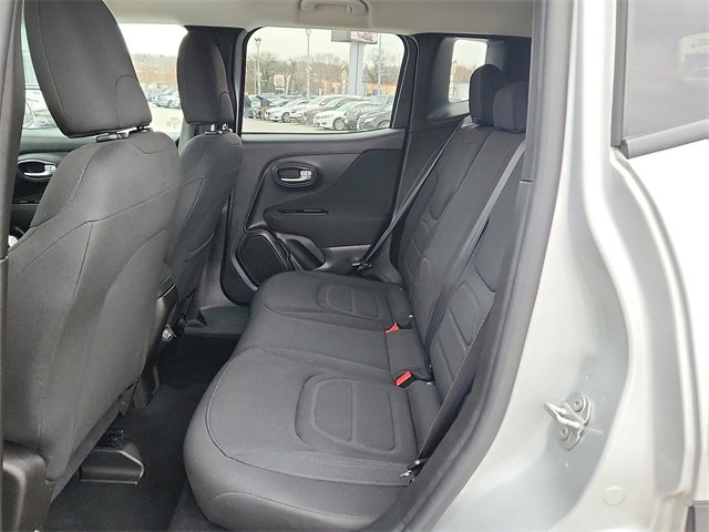 Used 2020 Jeep Renegade Latitude w/ Cold Weather Group image 6