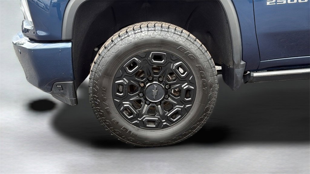 Used 2023 Chevrolet Silverado 2500 High Country w/ Technology Package image 9
