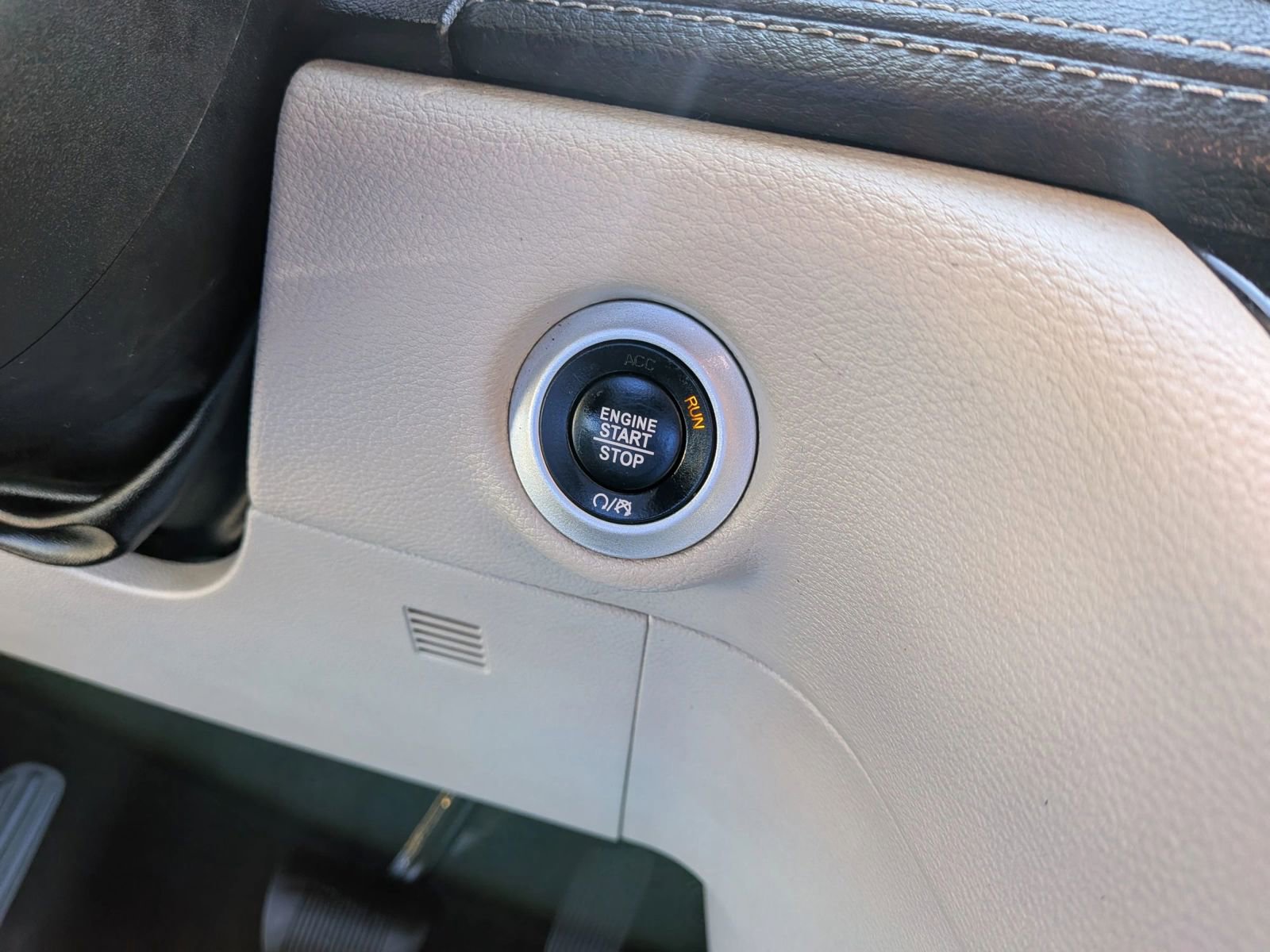 Used 2022 Chrysler Pacifica Touring-L w/ Uconnect Theater Family Group FWD image 63