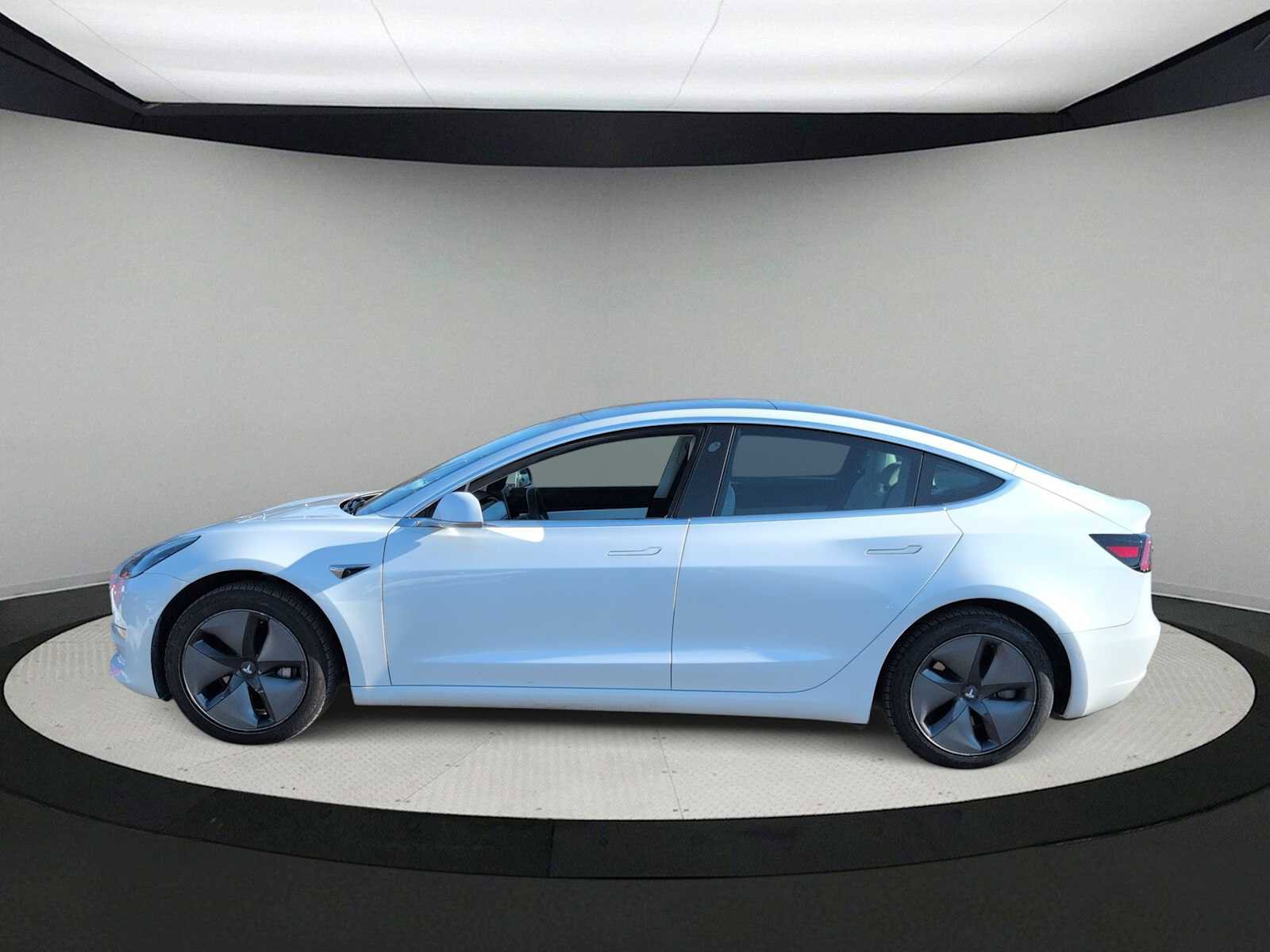 Used 2019 Tesla Model 3 Standard Range Plus image 5