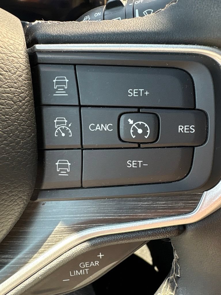Used 2023 Jeep Wagoneer Series II AWD/4WD image 17