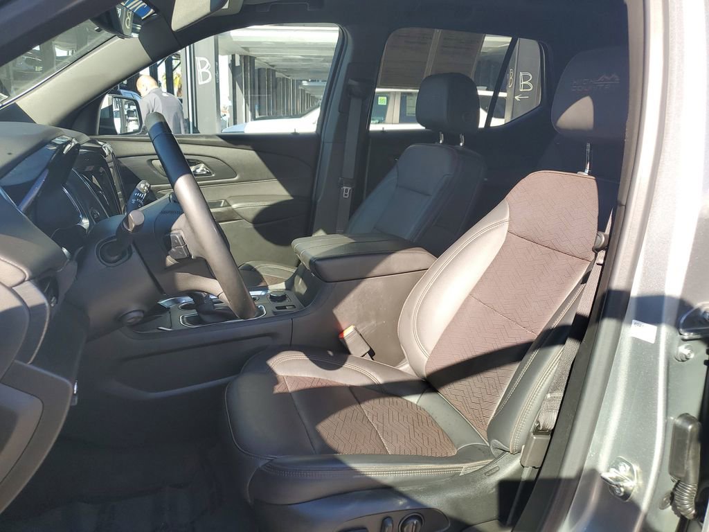 Used 2023 Chevrolet Traverse High Country image 18