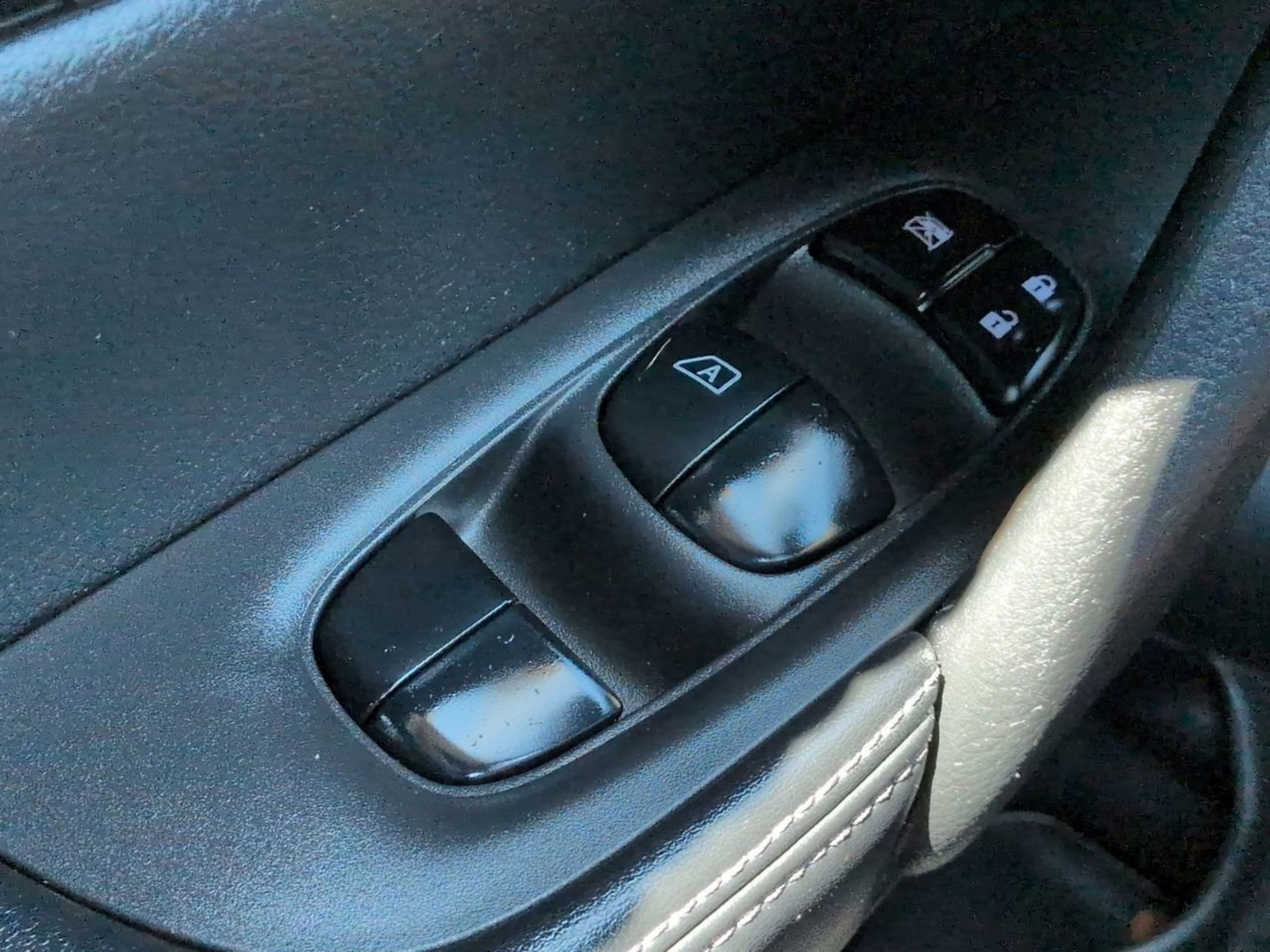 Used 2020 Nissan Rogue SV FWD image 29