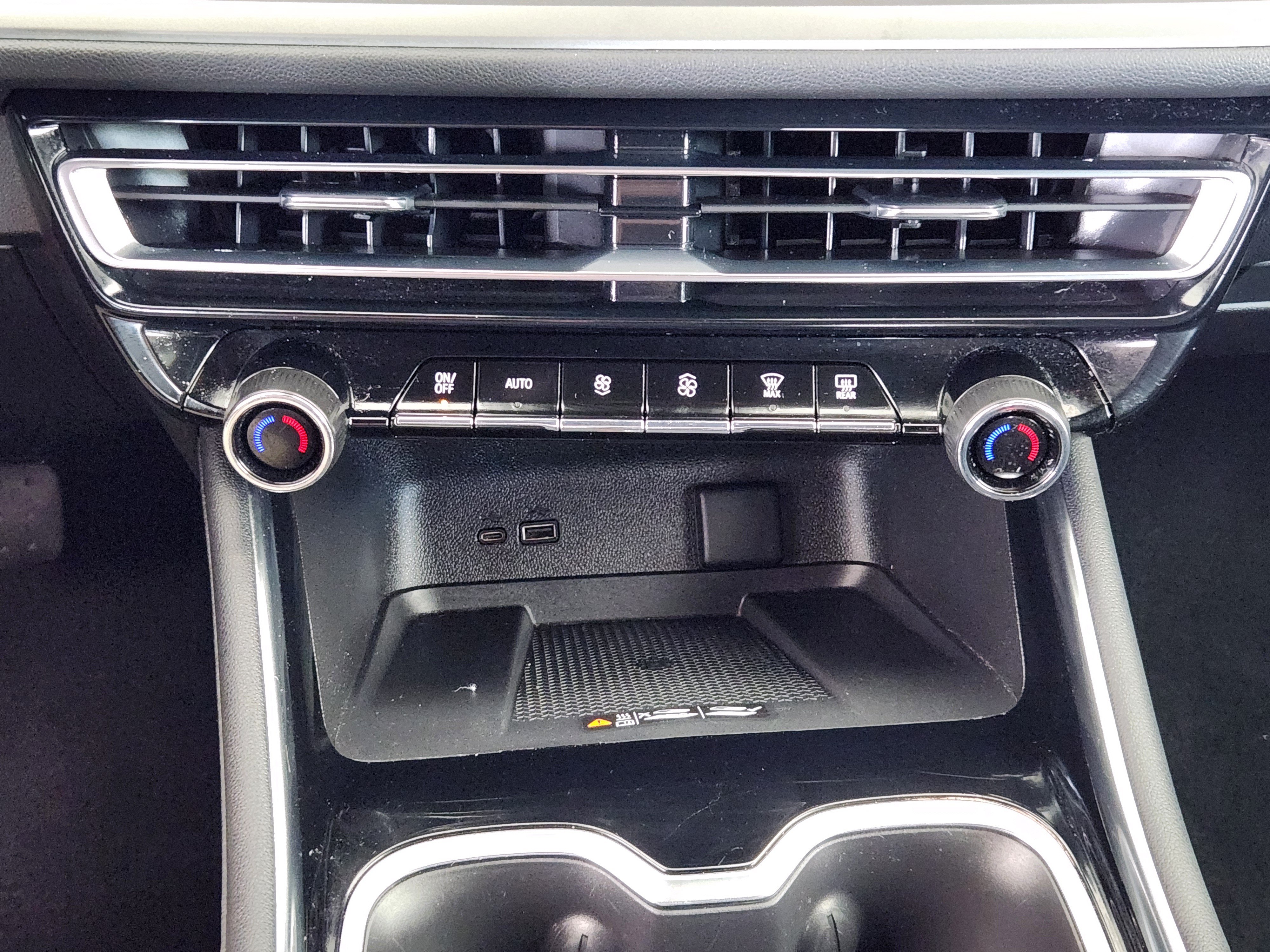 Used 2025 Chevrolet Traverse LT FWD image 20