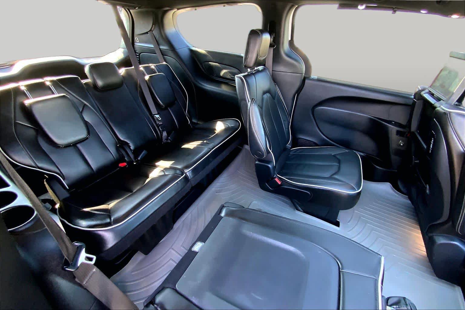 Used 2022 Chrysler Pacifica Limited w/ Uconnect Theater Family Group AWD/4WD image 18