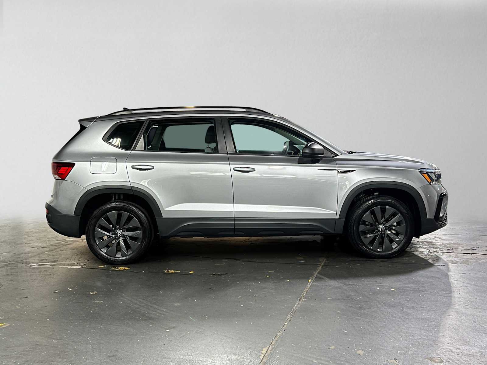 Used 2024 Volkswagen Taos S FWD image 2