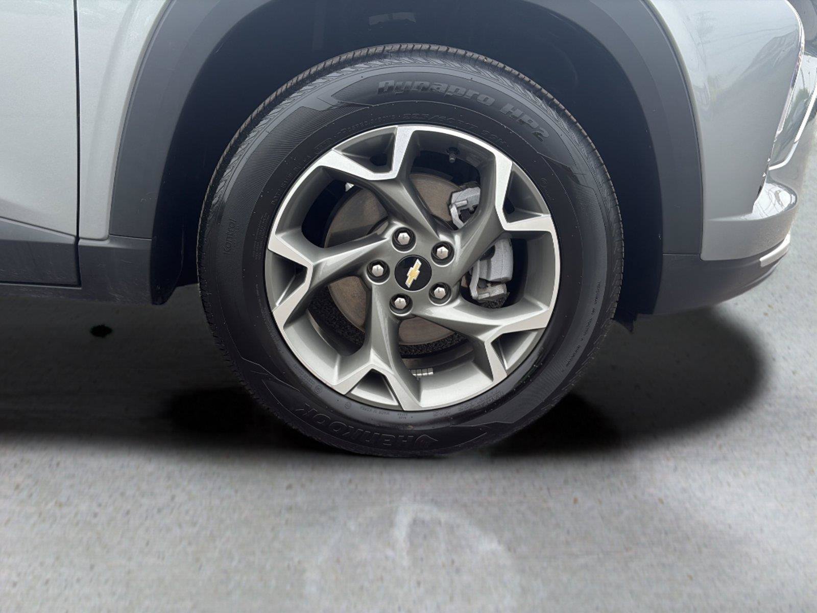 Used 2025 Chevrolet Trax LT w/ LT Convenience Package FWD image 48