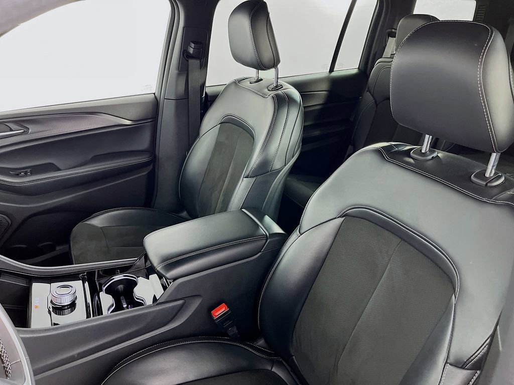 Used 2023 Jeep Grand Cherokee L Laredo AWD/4WD image 27