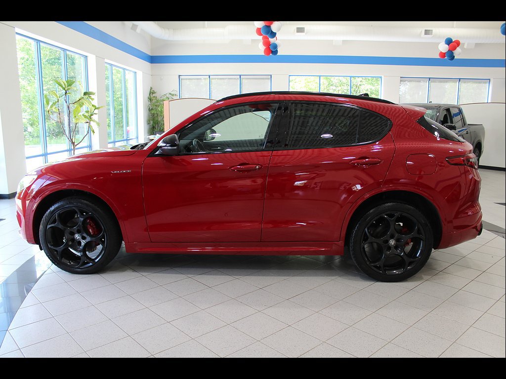 Used 2022 Alfa Romeo Stelvio Veloce AWD/4WD image 8