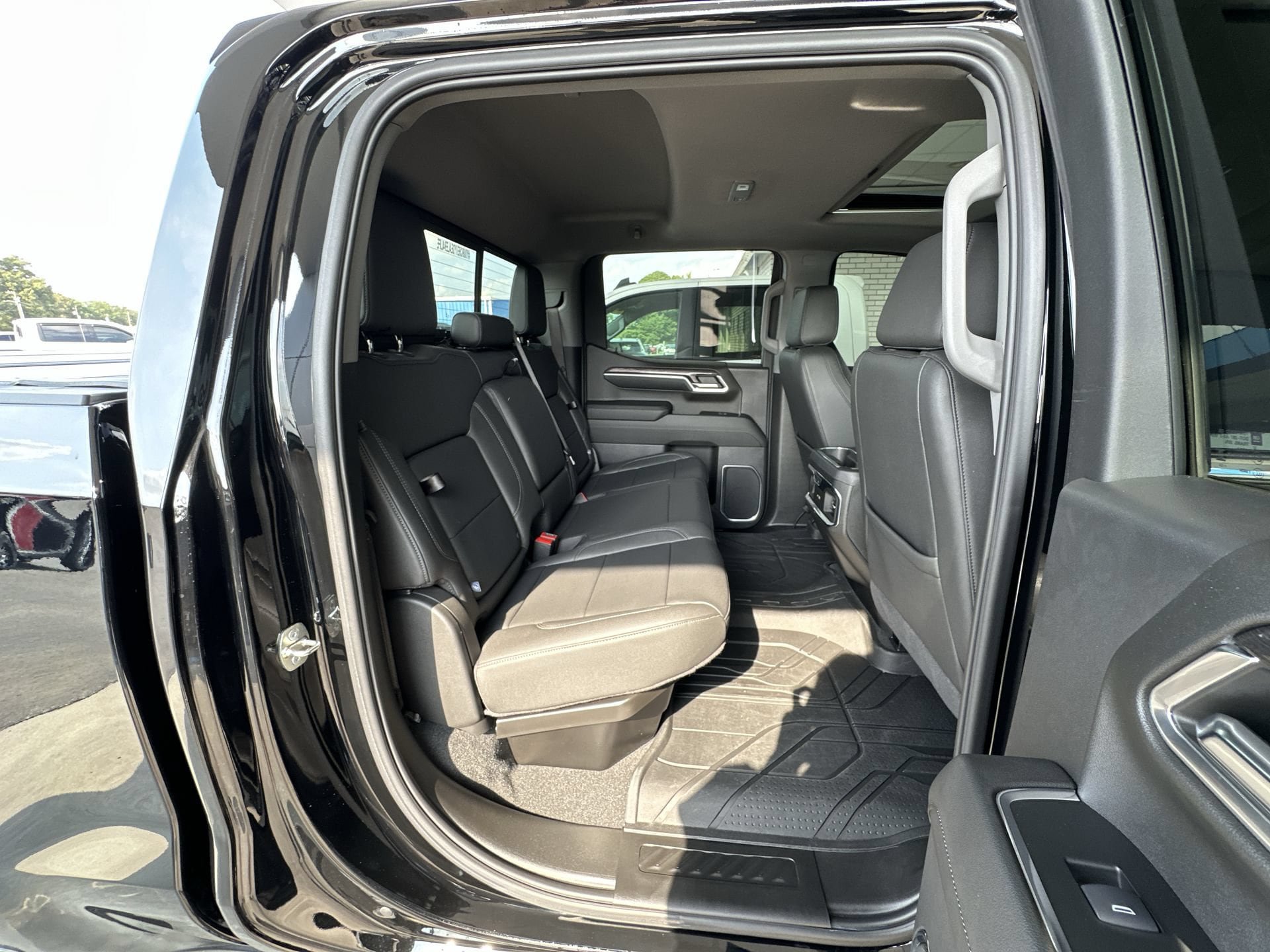 Certified 2024 Chevrolet Silverado 1500 LTZ w/ LTZ Premium Package AWD/4WD image 27