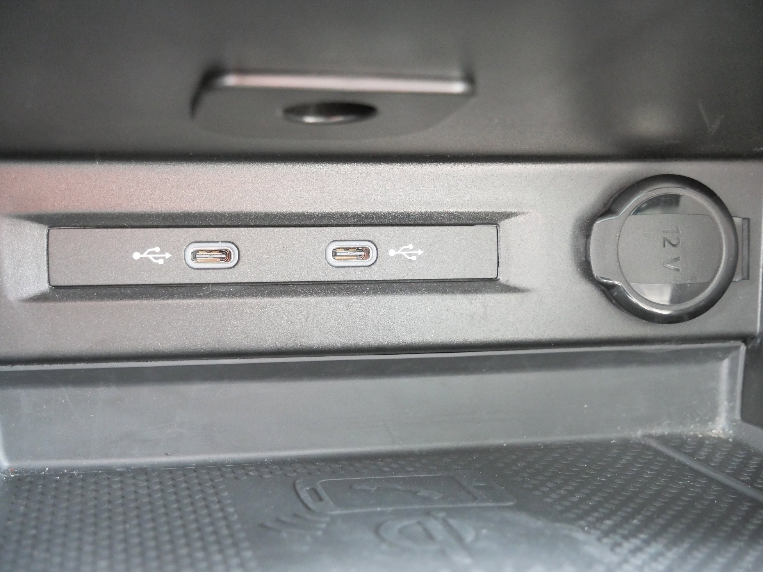 Certified 2024 Volkswagen Tiguan SE R-Line image 30