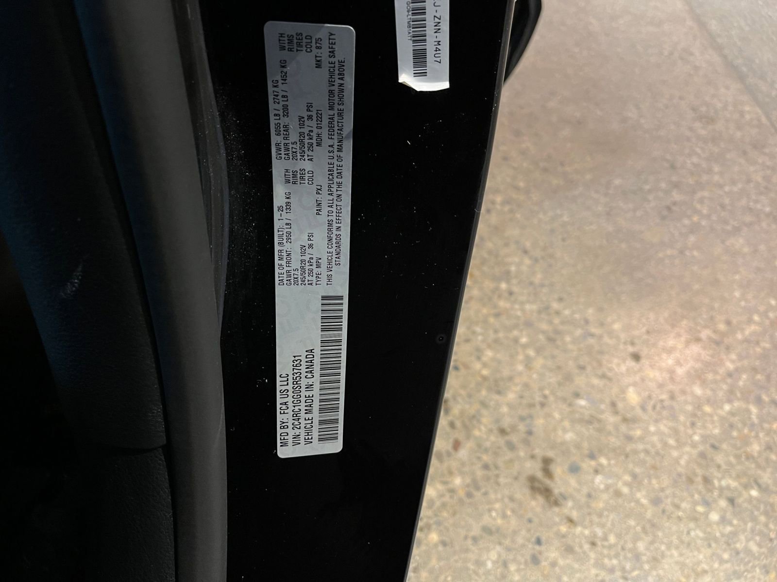 Used 2025 Chrysler Pacifica Limited image 33