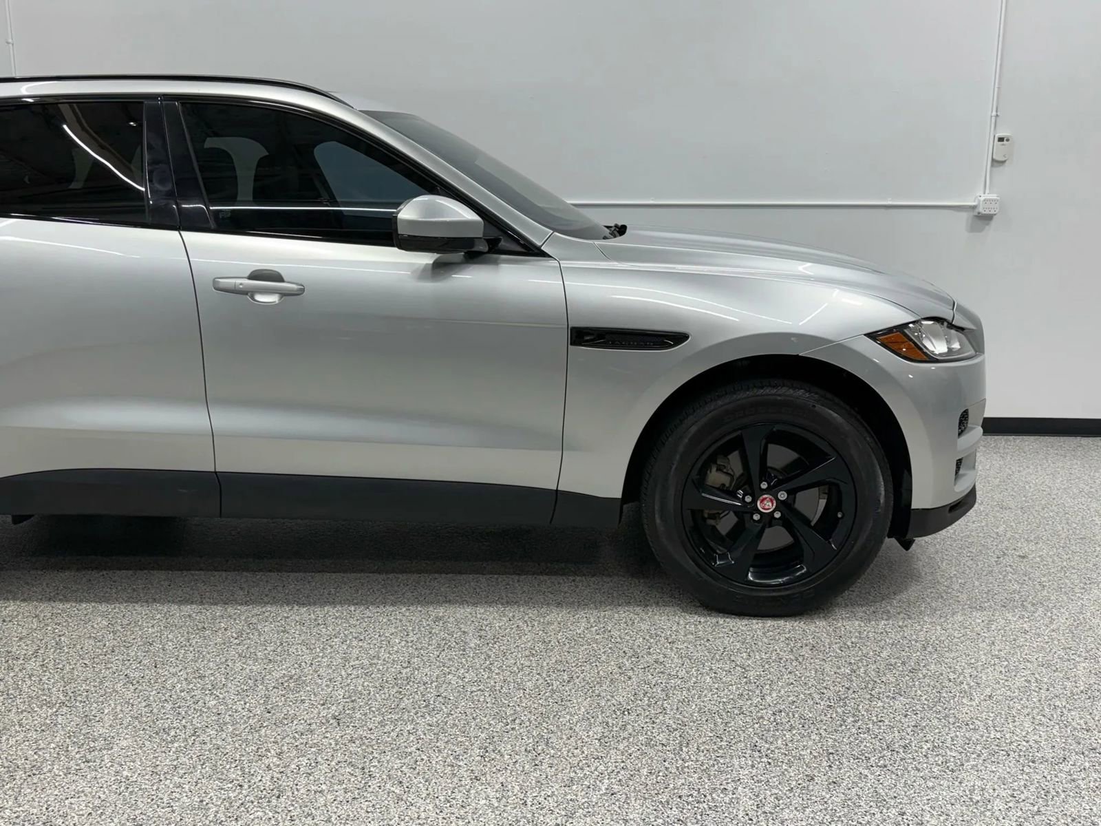 Used 2019 Jaguar F-PACE Premium image 49
