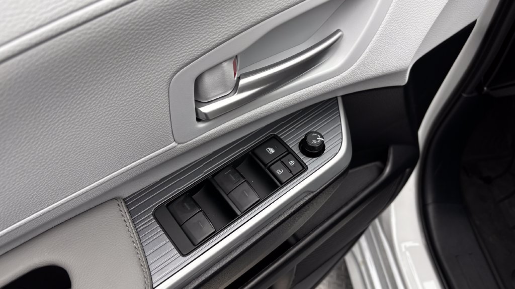 Certified 2026 Toyota Sienna XLE FWD image 19