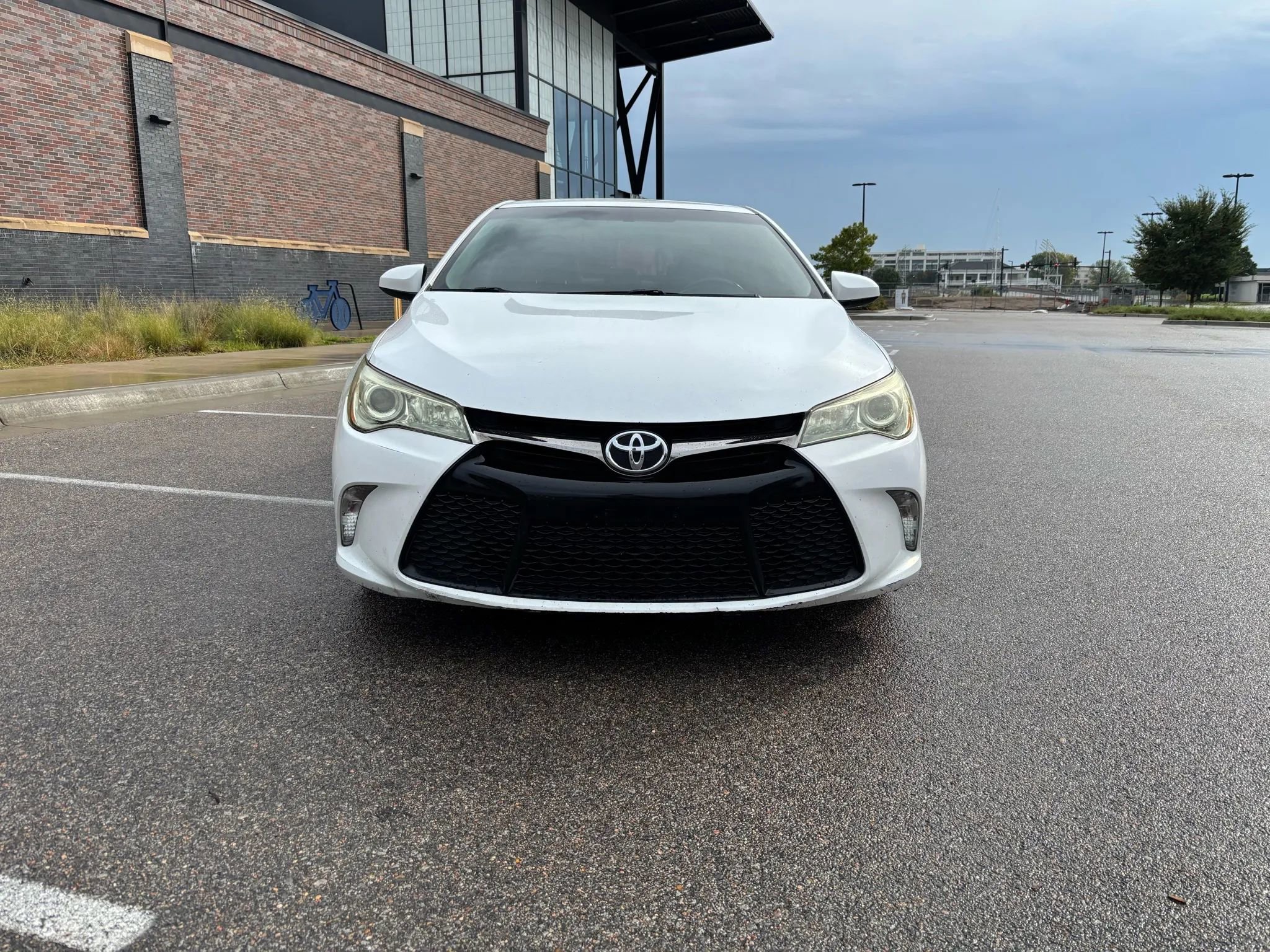 Used 2015 Toyota Camry SE image 2