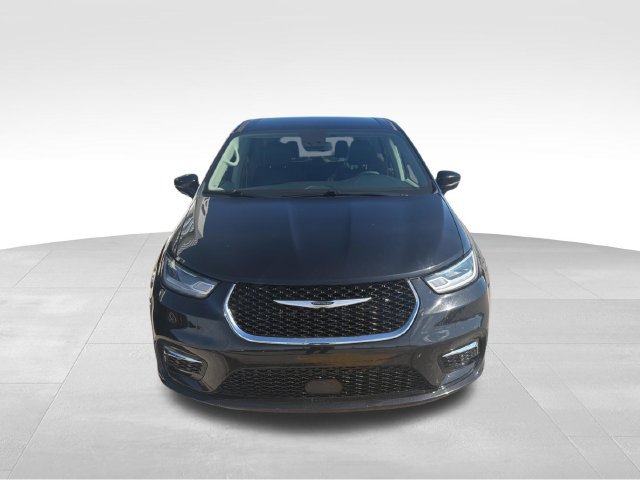 Used 2024 Chrysler Pacifica Touring-L FWD image 3