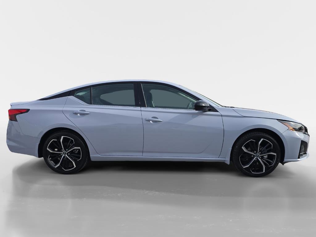 Certified 2025 Nissan Altima 2.5 SR image 6