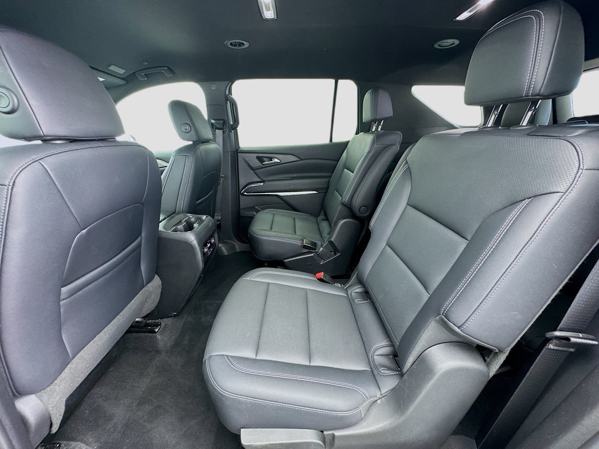Used 2025 Chevrolet Traverse LT FWD image 15