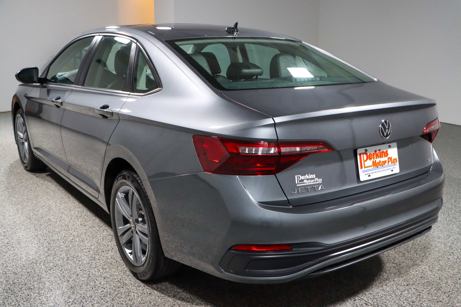 Used 2024 Volkswagen Jetta SE image 9