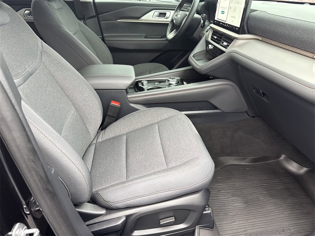Used 2025 Ford Explorer Active image 13