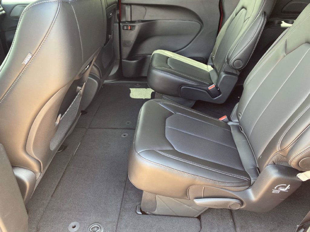 New 2027 Chrysler Pacifica Select FWD image 9
