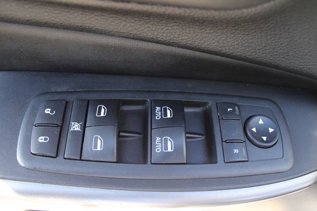 Used 2019 Jeep Cherokee Limited FWD image 11