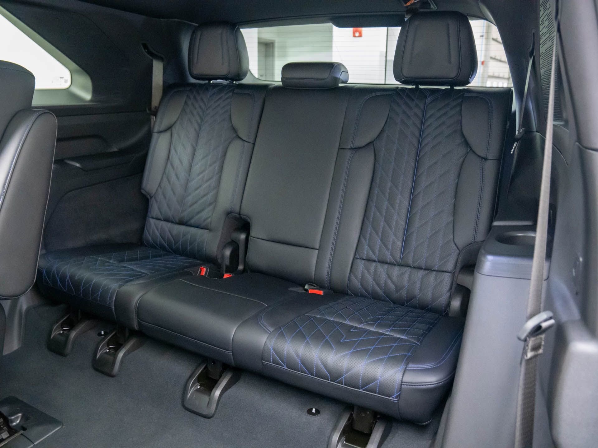 New 2025 Cadillac Escalade IQ Sport 1 w/ LPO, ONYX Package image 19