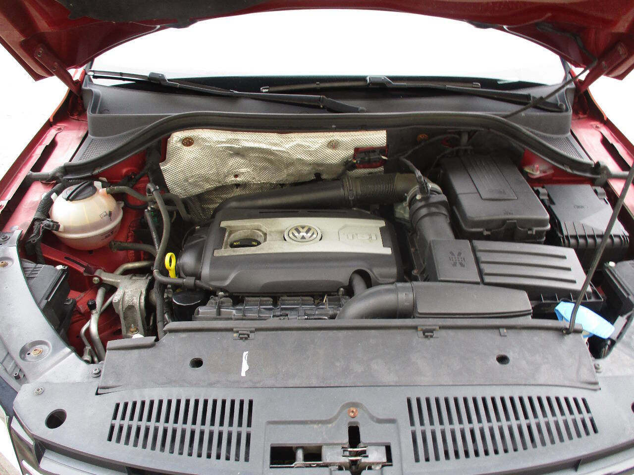 Used 2016 Volkswagen Tiguan SE image 39