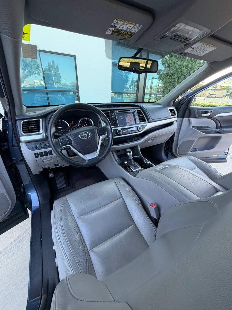 Used 2014 Toyota Highlander XLE FWD image 11