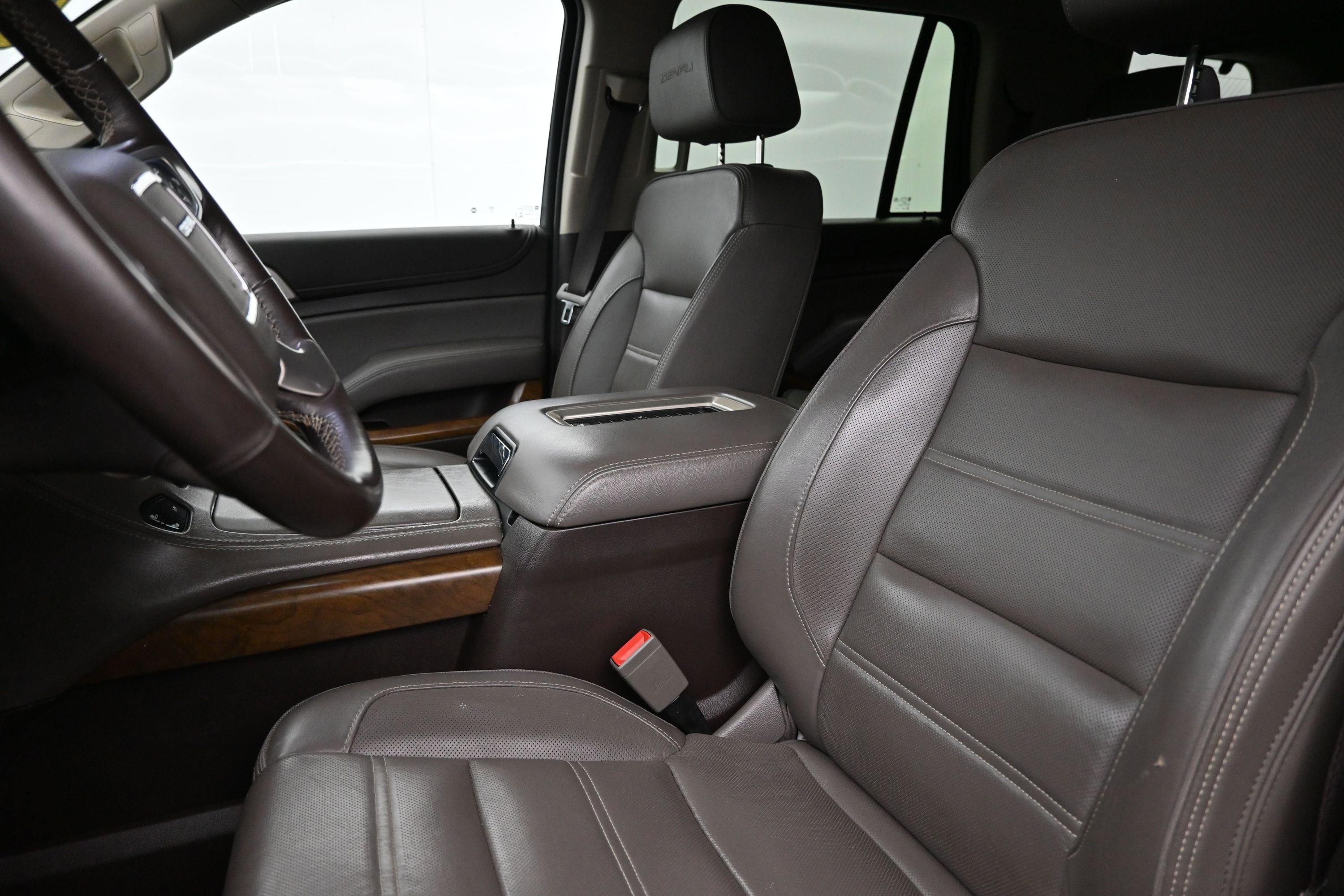Used 2020 GMC Yukon Denali w/ Open Road Package AWD/4WD image 11